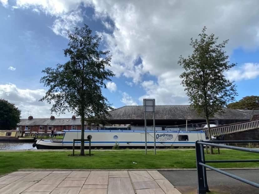City Centre Chester Waterways Apartment Extérieur photo